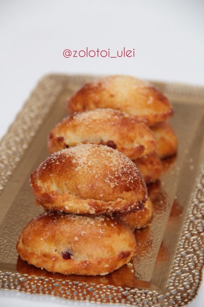 Пончики с вишней