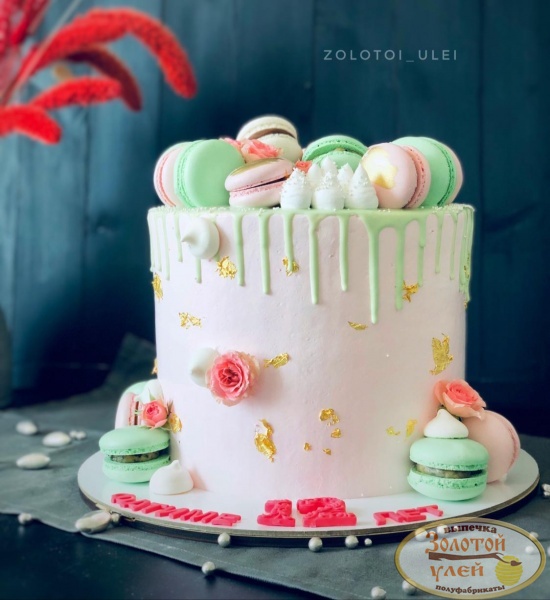 Торт с макарунами