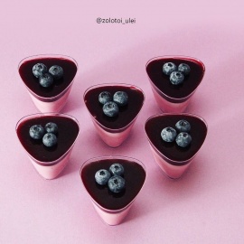 "Панакотта с черной смородиной"